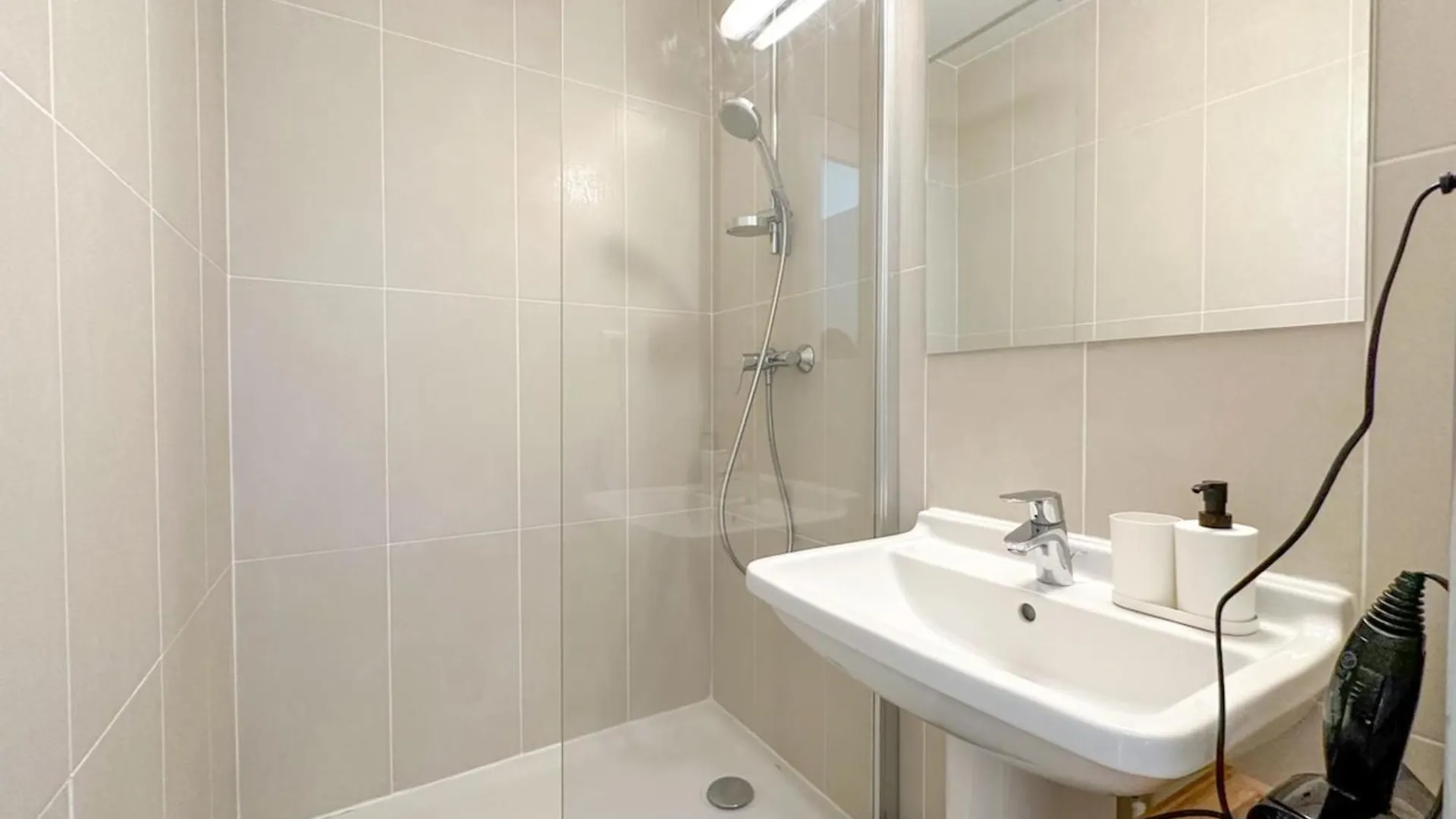 Flexliving - Whole Apartment - Lourmel Paris